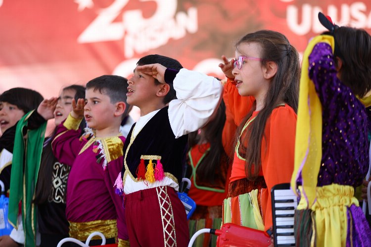 Gazi şehirli çocuklar 23 Nisan'ı masal parkta kutladı -