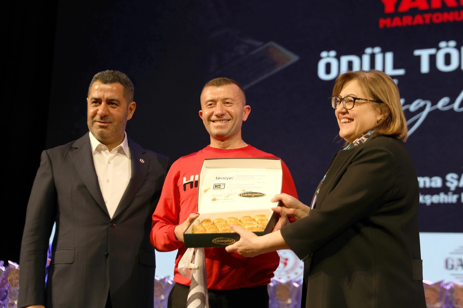Gazi Yarı Maraton'da dereceye girenler ödüllendirildi -