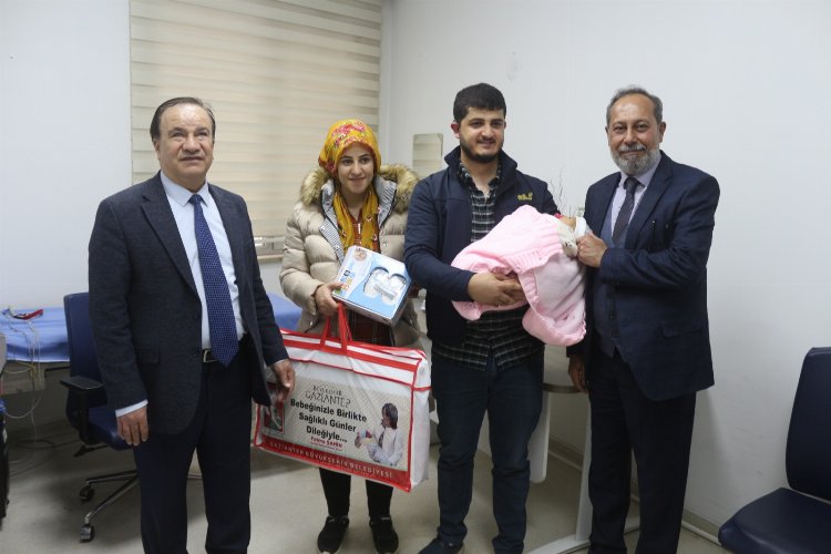 Gaziantep Büyükşehir, 350 işitme engelli ebeveyne 'Bebek sesi algılayıcısı' hediye etti -