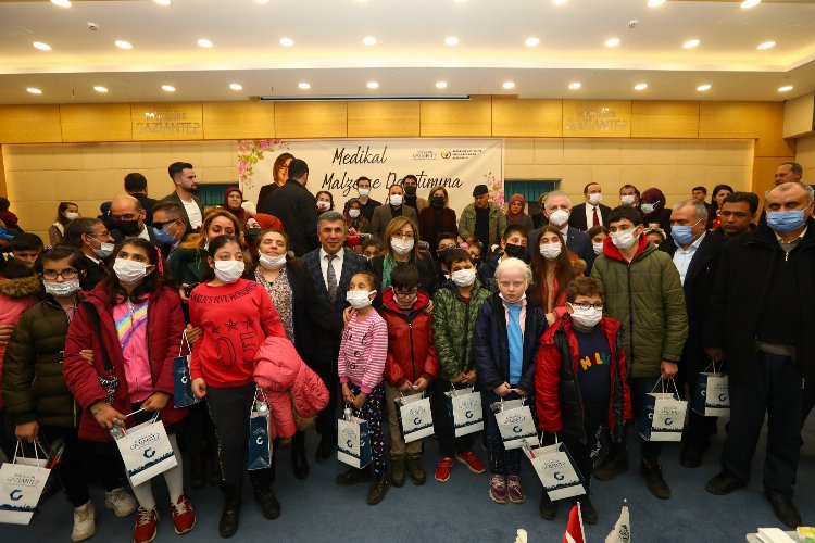 Gaziantep Büyükşehir engelli bireylere 250 tekerlekli sandalye dağıttı -
