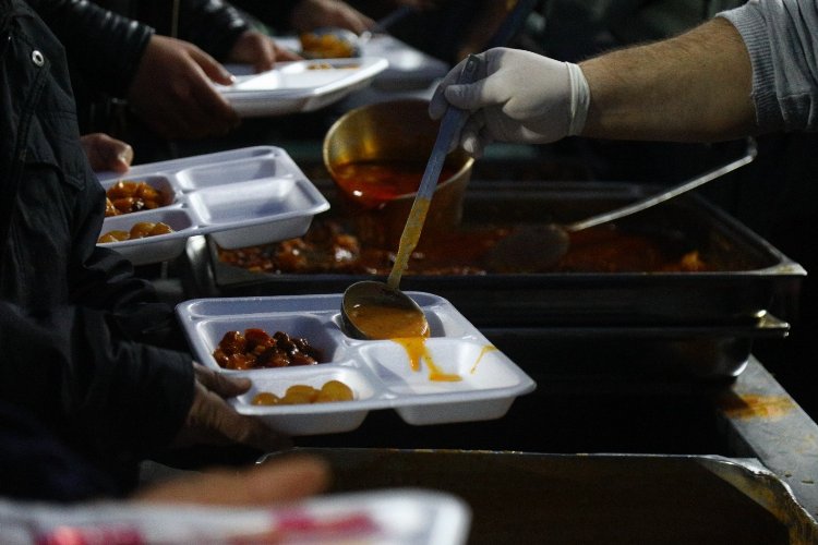 Gaziantep Büyükşehir her gün bir mahallede iftarlık yemek dağıtıyor -