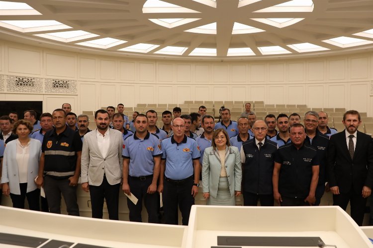 Gaziantep İtfaiyesi'nin kahramanlarına 'anında müdahale' teşekkürü -