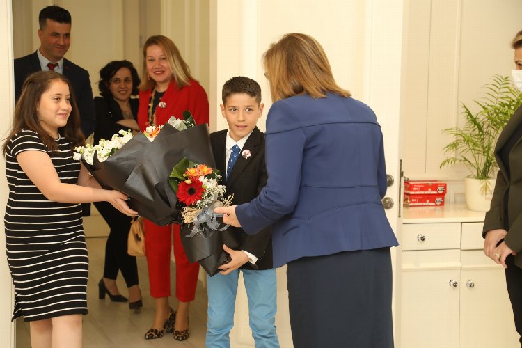 Gaziantep'te Başkan Şahin koltuğunu çocuklara devretti -