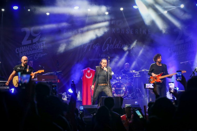 Gaziantep'te Cumhuriyet coşkusu Kıraç'la taçlandı -