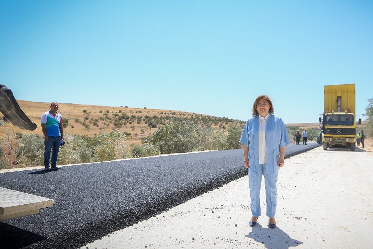 Gaziantep'te Geneyik-Deredüzü kırsalına sıcak asfalt -