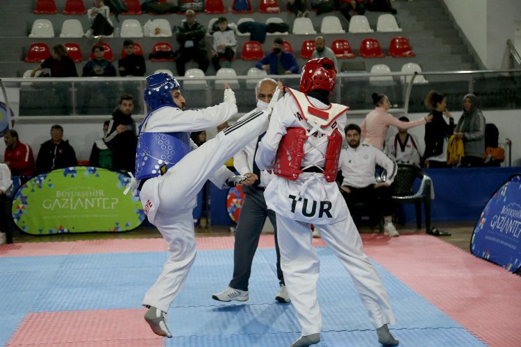 Gaziantep'te İşitme Engelliler Karate ve Tekvando Türkiye Şampiyonası yapıldı -