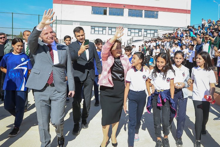 Gaziantep'te okullara spor malzemeleri Büyükşehir'den -