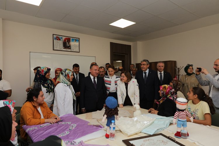 Gaziantep'te Prof. Dr. Aziz Sancar Eğitim ve Sanat Merkezi açıldı -