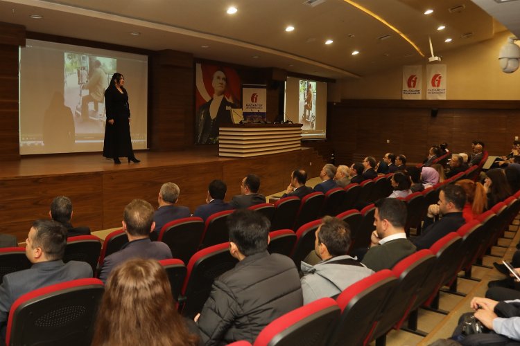 Gaziantep'te Vergi Dairesi personeline 'metaverse' konferansı -