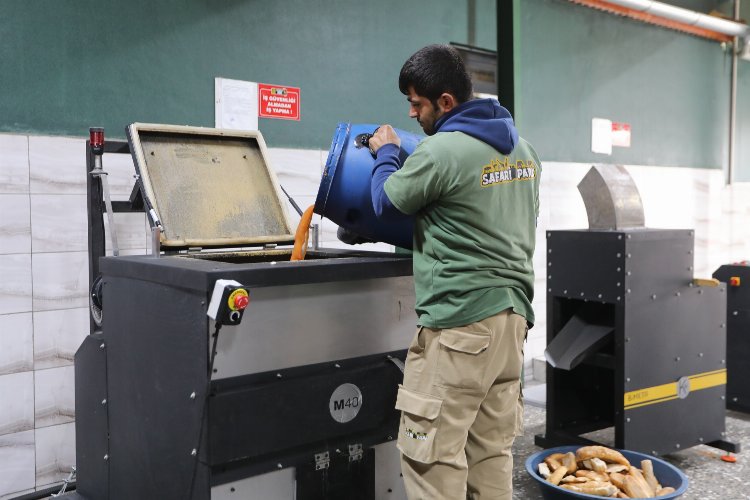 Gaziantep'te yemek artıkları mamaya dönüşüyor -