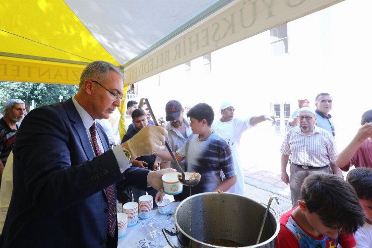 Gaziantep'ten 20 noktada 30 bin kişilik aşure ikramı -