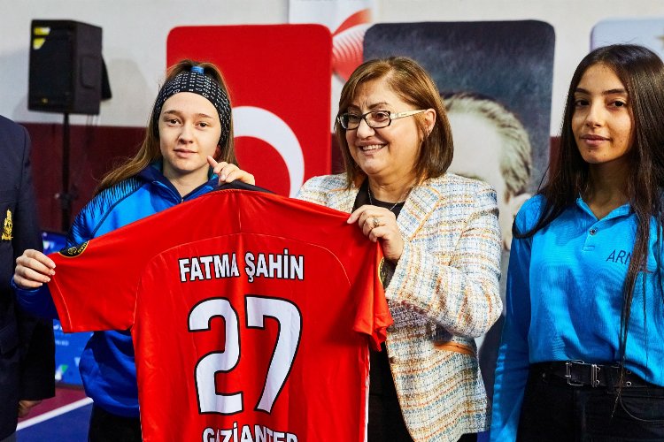 Gaziantep'ten lise öğrencilere 'eşforman' -