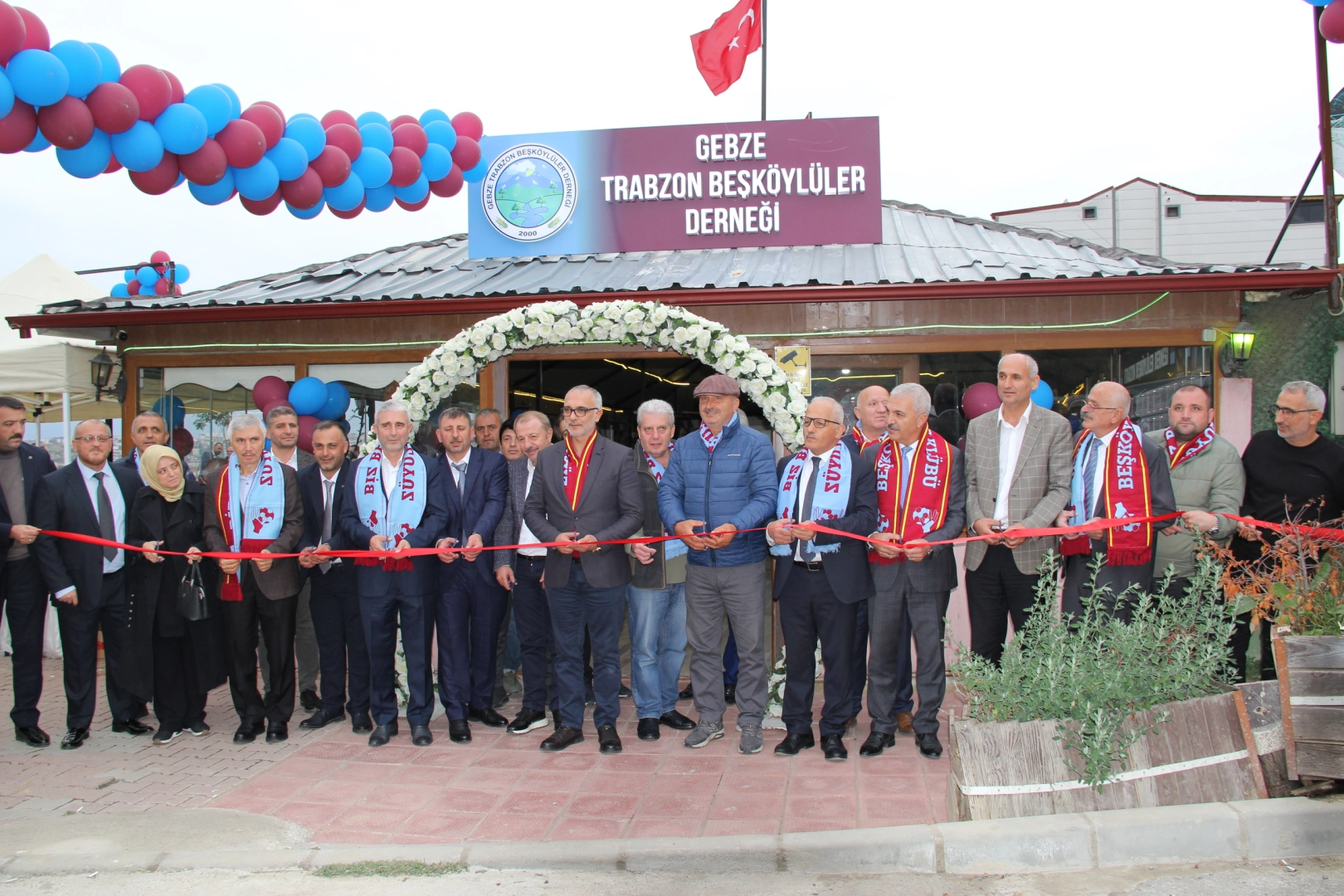 Gebze Beşköylüler Derneği yeni yerinde hizmete açıldı -