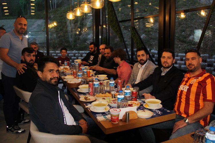 Gebze'de Abdulkadir Ayar'dan iftar geleneği -