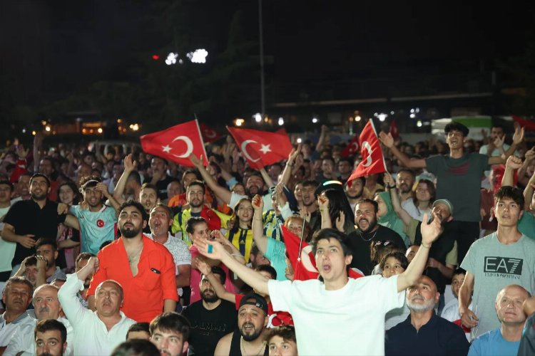 Gebze'de meydanda Milli Takım coşkusu -