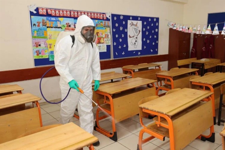 Gebze’deki okullar dezenfekte ediliyor -