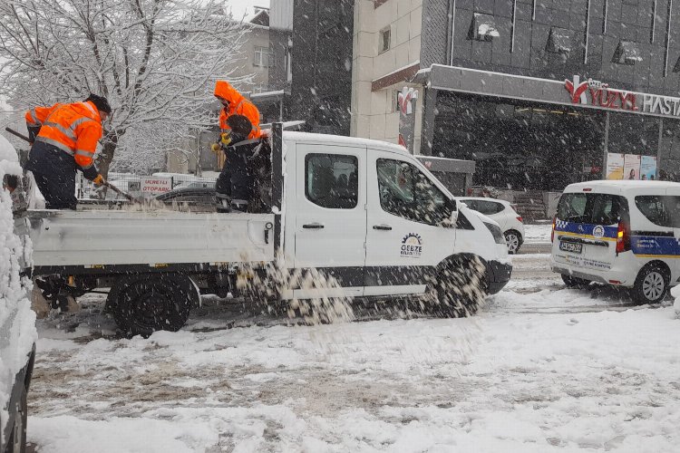 Gebze karla mücadeleye hız kesmiyor -