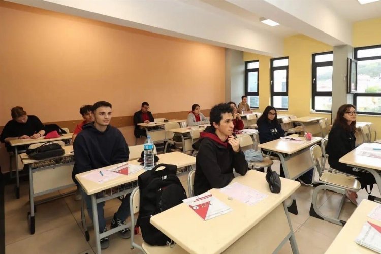 Gebzeli öğrenciler deneme sınavında ter döktü -