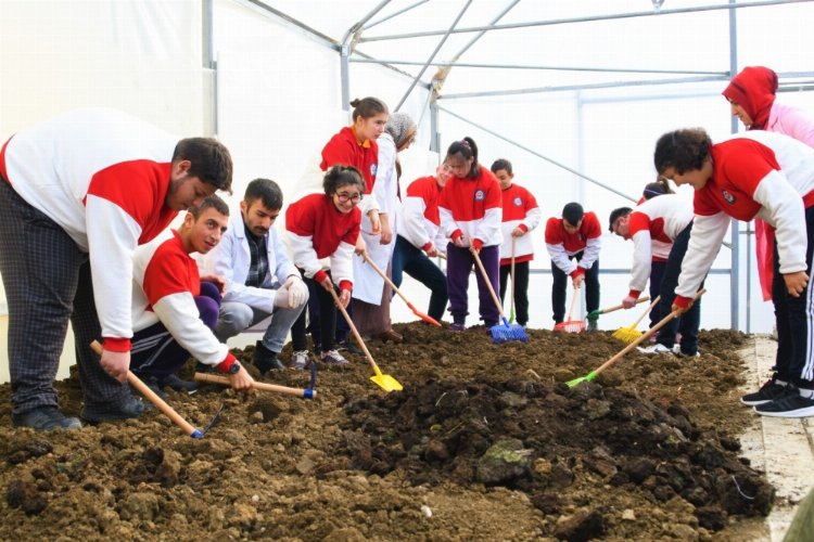 Geleceğin çiftçileri iş başında -