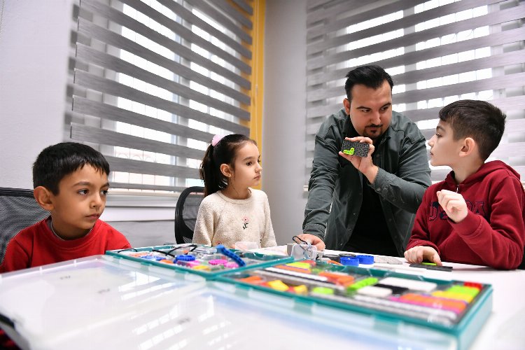 Geleceğin mesleğini öğreniyorlar -