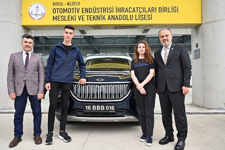Geleceğin otomotivcileri Togg’u inceledi -