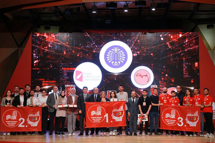 Geleceğin inşaat mühendisleri tasarımlarıyla ödüllendirildi -