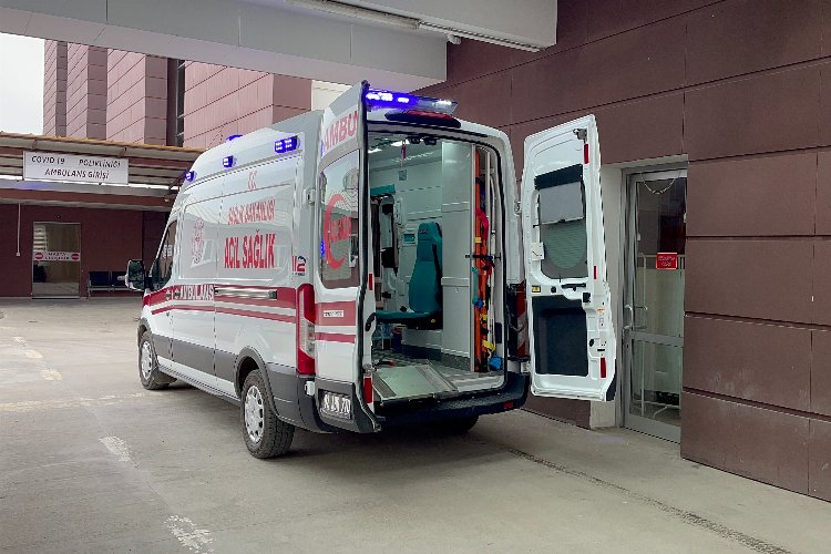 Genç adam ilaç içerek canına kıymak istedi -