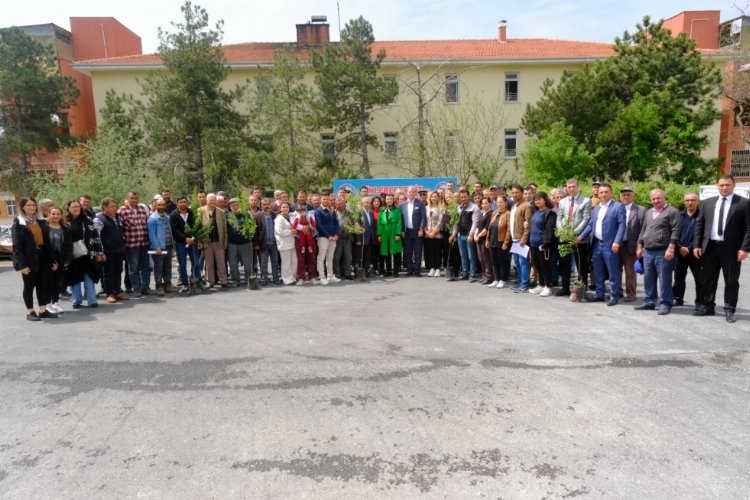 Genç çiftçilere badem desteği -