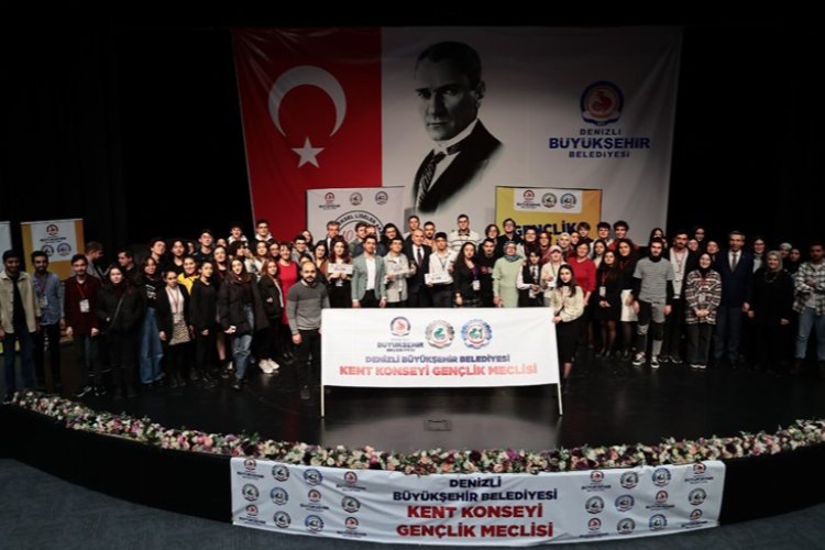 Gençler fikirleriyle yarıştı -