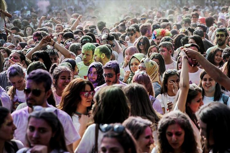 Gençlik araştırması... Seçmenin oyu vaatlerle değişiyor! -