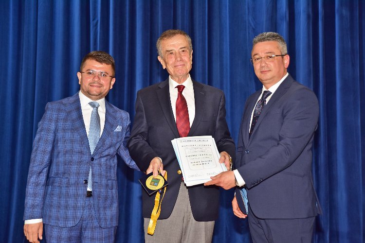 Gençoğlu’na meclis kararıyla “Onursal Vatandaşlık” verildi -