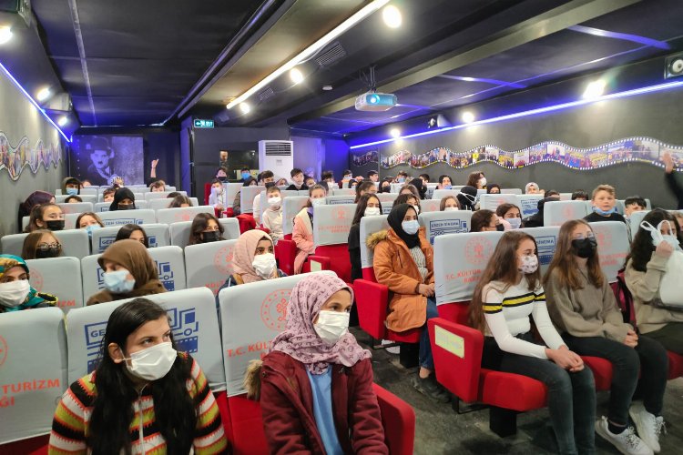 Gezen sinema ile Pazaryeri ilçesinde çocuklar keyifli anlar yaşadı -