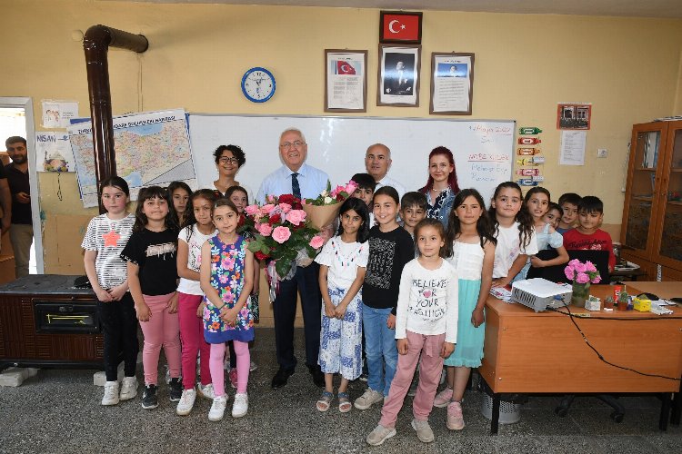 Gönüllü öğrencilerden İzmir Kavacık'ta anlamlı proje -
