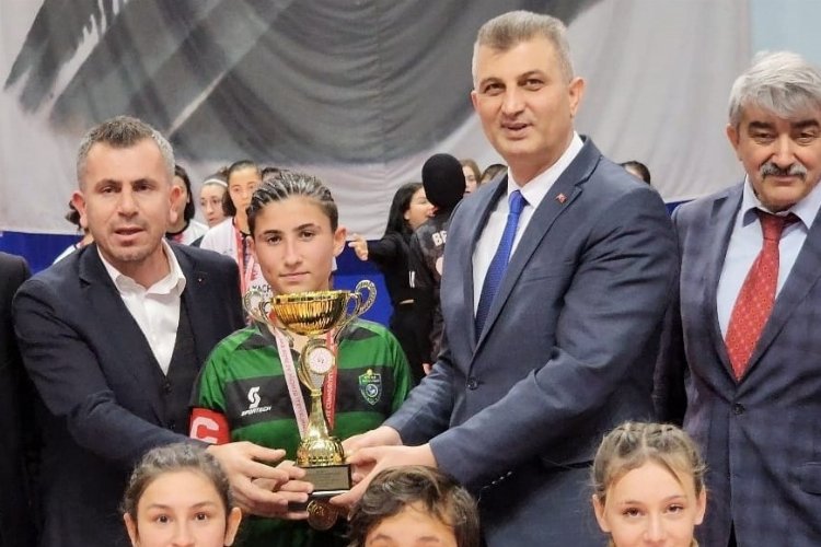 Gölcük Barbaros Hayrettin Lisesi Futsal'da Kocaeli şampiyonu oldu -