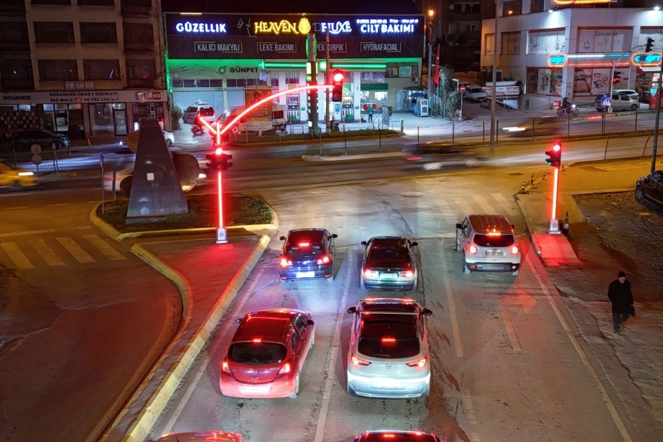 Gölcük’e modern sinyalizasyon sistemi -