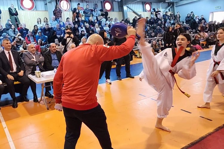 Gölcük'te 410 taekwandocu kuşak atladı -