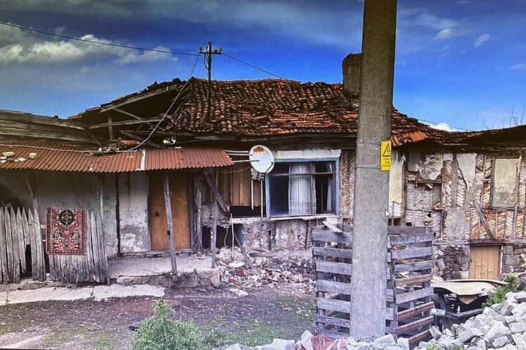 Gölcük'te riskli yapılar birer birer yıkılıyor -