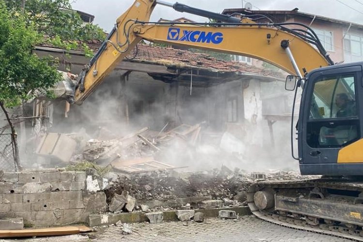 Gölcük'te yıkılan metruk sayısı 120 oldu -