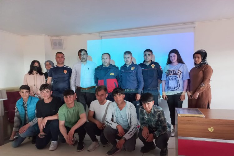 Gördesli gençler Manisa Büyükşehir itfaiyesi ile buluştu -