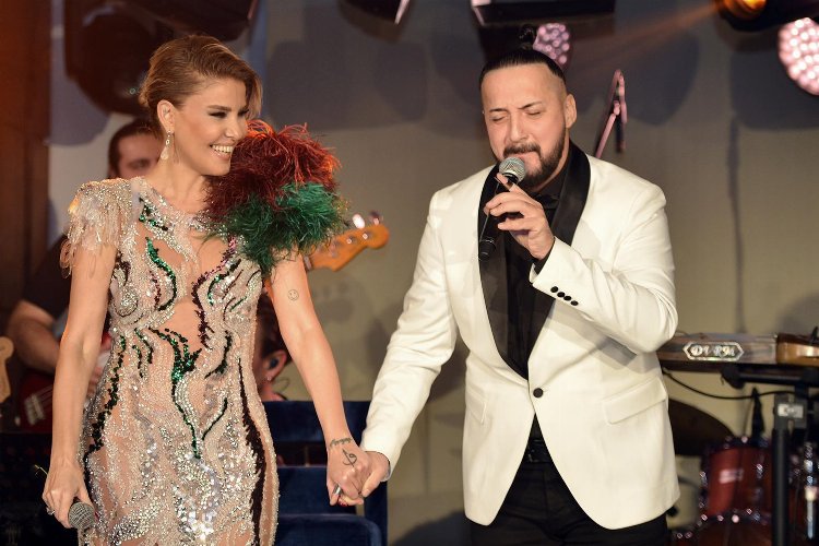 Gülben Ergen ve Devrim Ekiz'in sahne kardeşliği -