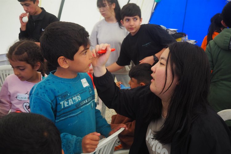 Güney Koreli öğrencilerden depremzedelere destek -