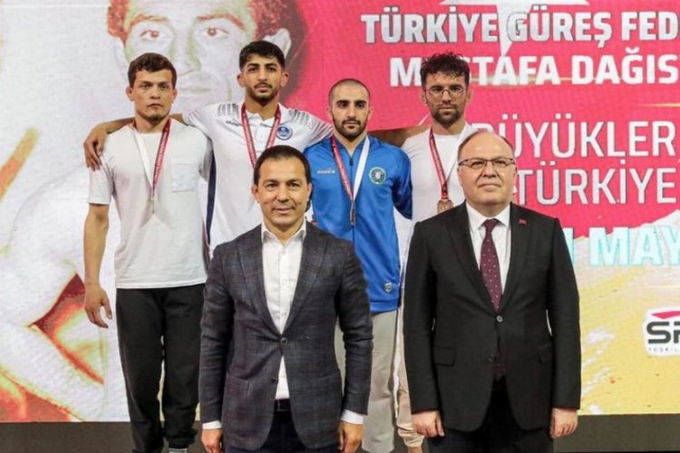 Güreşçiler Türkiye Şampiyonası'ndan 2 madalya çıkardı -