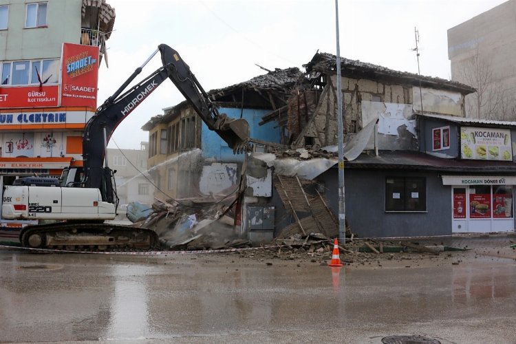 Gürsu'da kaçakla mücadelede 28 ruhsatsız yapıya yıkım -