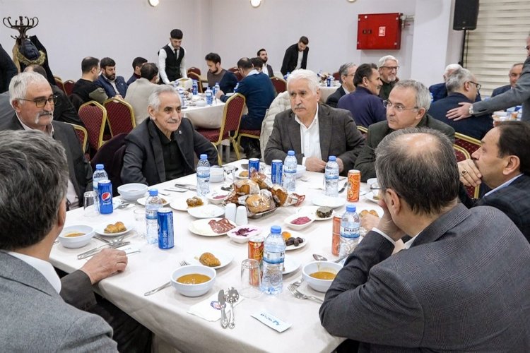 Hacılar Vakfı'ndan iftar yemeği -