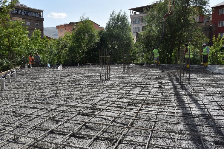 Hakkari'de kapalı pazara temel -