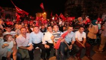 HALK İRADESİNE SAHİP ÇIKIYOR