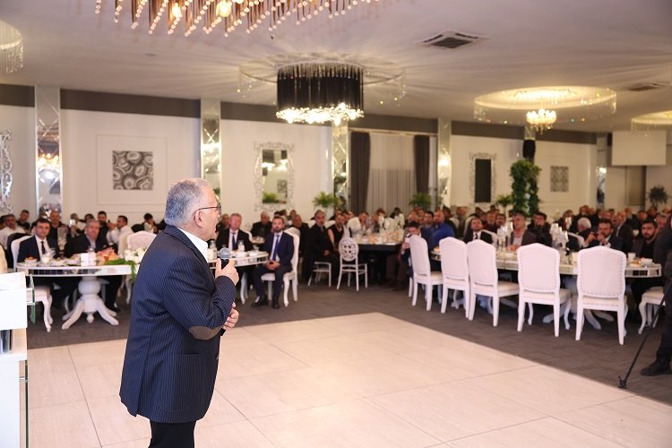 Halk otobüsçüleri Büyükkılıç'la buluştu -
