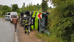 HALK OTOBÜSÜ DEVRİLDİ: 1 YARALI