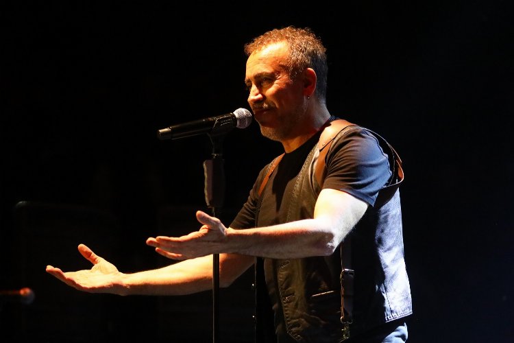 Haluk Levent Gaziantep'te hayranlarıyla buluştu -