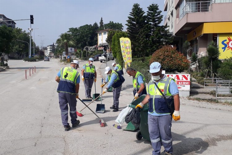 Hatay asrın felaketinde temizlik hizmetini sürdürüyor -